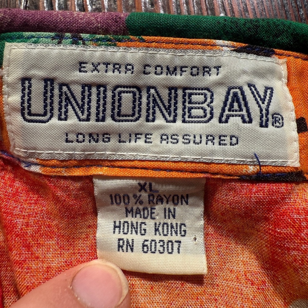 VINTAGE Unionbay Shirt Mens XL Hawaiian Hong Kong AOP Camp 100% Rayon Cali 90s - Picture 6 of 8